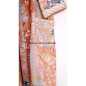 Veste kimono vintage en coton biologique 100% fait main en Inde, matelassée Kantha, réversible, motif d'hiver et d'automne - Product Image 2