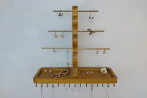 Support à bijoux élégant pour accessoires quotidiens offrant de l'espace pour les colliers, les boucles d'oreilles, les bracelets et les bagues - Product Image 6