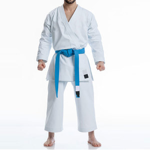 Tenue d'entraînement professionnelle d'arts martiaux de karaté avec logo frontal, 100 % coton, séchage rapide, respirante, personnalisable, haute qualité, durable - Product Image 1