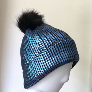 Bonnet de ski métallique brillant à revers pour femmes avec pompon détachable nouveau design - Product Image 6