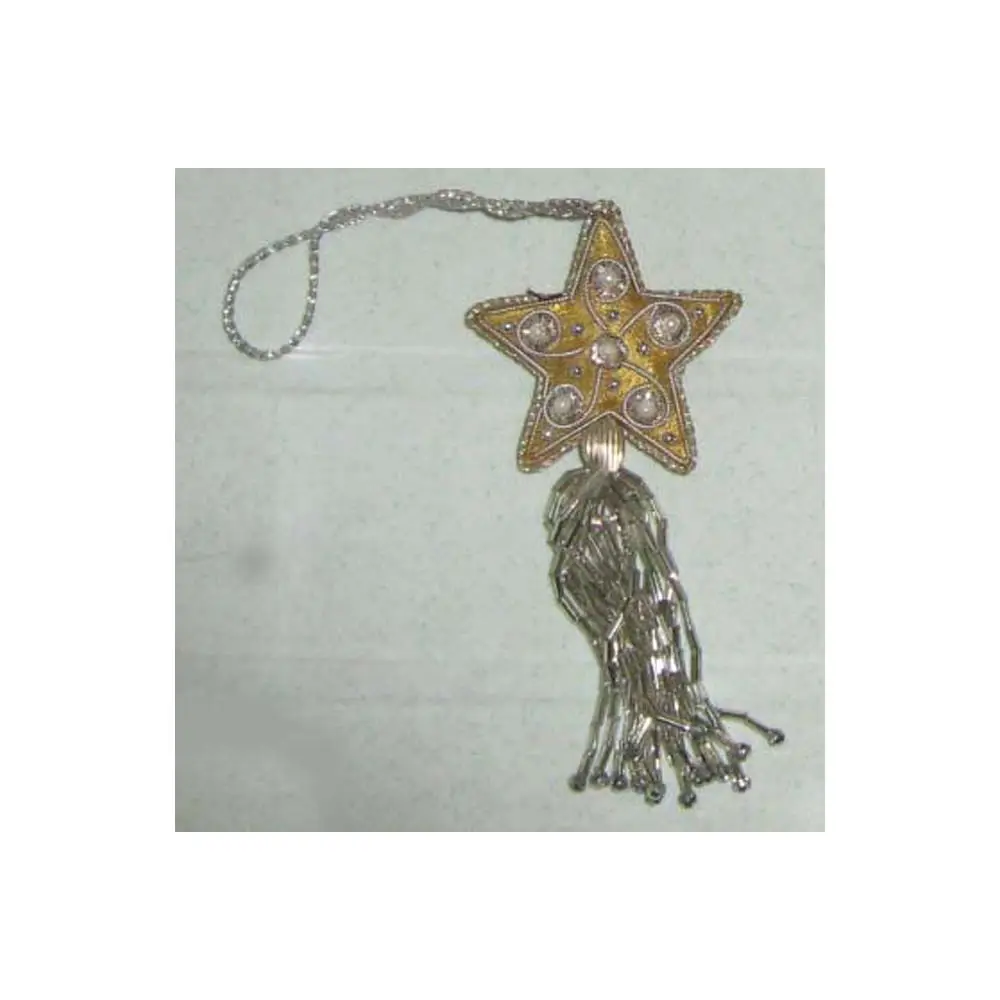 Шари вышивка и бисер с различными тканями для рождественской елки, чтобы повесить на золотой форме звезды для украшения