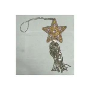 Séquence de broderie et de perles Zari avec différents types de tissu pour arbre de Noël à accrocher en forme d'étoile dorée pour la décoration
