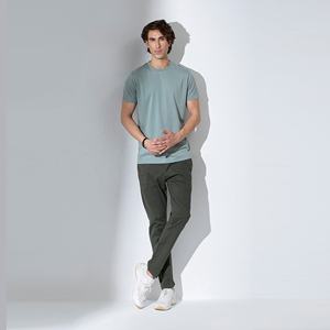 Fabricant de t-shirts en coton personnalisés, 180 GSM, 100% coton, manches courtes, col rond, t-shirt uni, impression OEM, t-shirt décontracté unisexe - Product Image 1