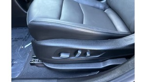 Cadillac XT6 Premium Luxury AWD 2025 d'occasion en excellent état, moteur turbo, boîte automatique, sièges en cuir foncé - Product Image 5