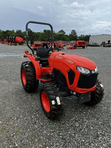 Tracteur Kubota 4x4 L3302 de 34 CV pour travaux agricoles et de jardinage / Tracteur compact Kubota de 34 CV à transmission par engrenages - Product Image 2