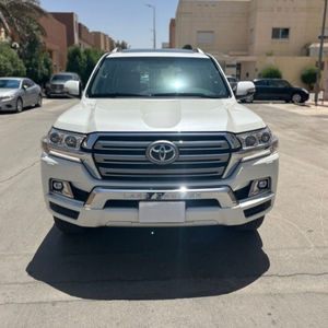 ไปยัง Yota Landcruiser g x.r V6 2017 - Product Image 1