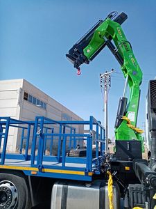 Grúa montada en camión de 3 toneladas de alta calidad, Construcción fuerte, mejor momento de carga, pluma de nudillo hidráulica de 50 toneladas, rodamiento de Motor fuerte - Product Image 6