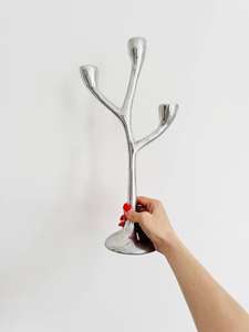 Porte-bougie artisanal en aluminium à 3 bras pour la maison, l'hôtel, décoration personnalisée, finition or de qualité supérieure - Product Image 1