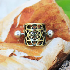 Pendiente de Oreja con Forma de Pentagrama de Flor Dorada Antigua, con Incrustaciones de Diamantes y Perlas, Estilo Moderno, para Fiesta, Forma Geométrica, Ideal para Cartílago, Excelente Regalo - Product Image 1