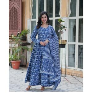 Vestido de Anarkali de la mejor calidad con diseño antiguo con Dupatta para estilizar disponible a precios de exportación desde India - Product Image 1
