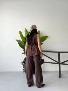 Ensemble pantalon deux pièces personnalisable pour femme, col halter, sans manches, longueur genou, en polyester, fabriqué en Turquie - Product Image 6