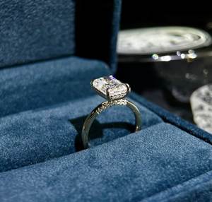 Anillo de Plata de Ley 925 Maciza Romántico Chapado en Oro Rosa con Moissanita de Corte Octogonal con Engaste de Puntas Certificado por Terceros para Mujer - Product Image 4