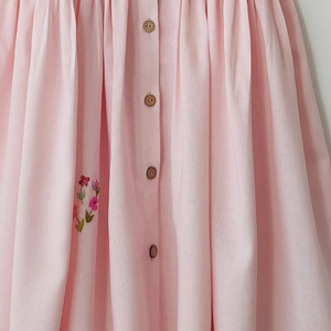 Vestido de lino suave bordado a mano para niñas, estilo informal para el primer cumpleaños de niños pequeños, OEM hecho en Vietnam - Product Image 5