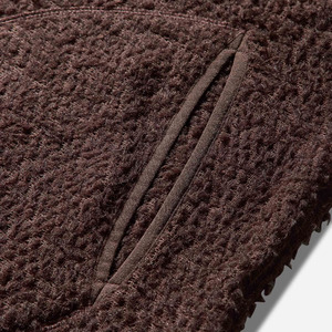 Perfecto para looks casuales, atléticos o de calle. Puños y dobladillo acanalados para un ajuste cómodo y moderno. - Product Image 3