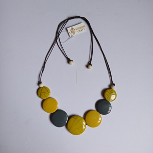 Collar con colgante bordado de resina ecológico clásico moderno para mujer, diseño Popular de Color personalizado para compromiso de aniversario - Product Image 4