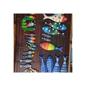 Décoration murale artisanale en bois multicolore en forme de poisson pour la décoration intérieure sur le thème de la plage et artisanat décoratif écologique fait à la main - Product Image 6