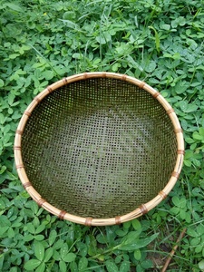 Panier de vannage en bambou 100% naturel fabriqué à la main pour une décoration élégante - Product Image 5