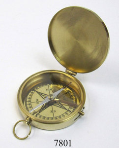 Boussole en laiton nautique antique faite à la main avec pochette en cuir boussoles directionnelles en métal de poche avec logo imprimé personnalisé en vente - Product Image 2