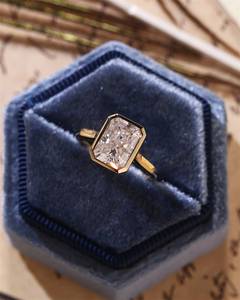Bague de fiançailles et de mariage solitaire en or jaune 14K, 2,00 carats, taille radiant, sertie clos, vintage, VS1, ornementée de pierres cultivées en laboratoire, idéale pour les fêtes et les anniversaires - Product Image 1