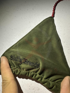 Maillot de bain sexy fitness personnalisé pour femmes 2 pièces Micro Mini bikini vert armée ensemble avec cordes rouges maillots de bain maillot de bain pour femmes - Product Image 3