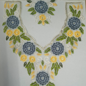 Dentelle de cou en filet gracieuse avec broderie de fil et de paillettes pour robes saris Blouses Kurtis et décoration de décolleté de déguisement - Product Image 1