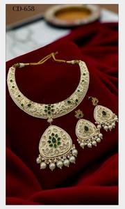 Ensemble collier et boucles d'oreilles colorés faits à la main avec des pierres kundan de différentes couleurs sculptées avec différentes couleurs au dos - Product Image 2