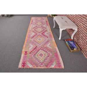 Alfombra Turca Vintage de 3.1x10.4 pies (94x318 cm), Alfombra Marroquí Rosa Kilim - Product Image 1