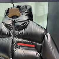 Blouson matelassé à capuche en toile noire personnalisé, style streetwear hivernal, inspiré des sororités grecques, vêtement d'extérieur chaud et coupe-vent, tendance, vente en gros