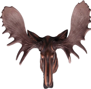 Tête de mouflon réaliste en faux taxidermie avec de grandes cornes sur une plaque en bois. Disponible à prix de gros. - Product Image 4