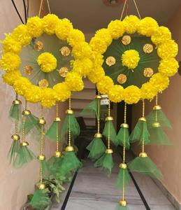 คู่ของตกแต่งรอบ jhoomar latkan hangers L ดาวเรืองและดอกไม้สุทธิแขวนสำหรับ haldi, mehindi, เทศกาล, ฉากหลังแต่งงาน - Product Image 5