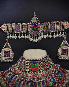 Parure de bijoux pour femme en acier inoxydable, design artisanal, idéale pour les fêtes, mariages et tenues traditionnelles. - Product Image 4