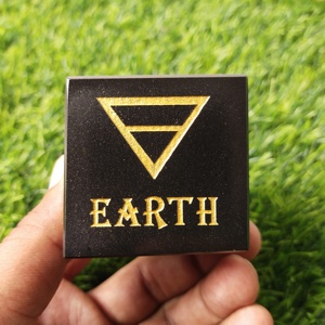 Cube d'agate noire naturelle gravé 5 éléments de la vie Air eau feu terre esprit pour un décor de guérison spirituel spécial - Product Image 3