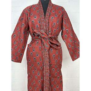 Kimono Unisex Reversible Acolchado Kantha con Estampado Floral Verde, 100% Algodón, Estampado en Bloques Kantha, Ideal para Otoño e Invierno, Estilo Boho para Mujer - Product Image 2