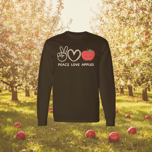 Camiseta de manga larga Peace Love Apples, diseño retro para amantes de las frutas - Product Image 1
