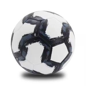 Alaay Ballon de football de haute qualité en cuir PU avec logo personnalisé Football cousu à la machine disponible en tailles 5/4/3 - Product Image 3