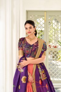Dernière tenue de créateur en soie Dola avec imprimé Kalamkari et bordure tissée Lehenga Choli Fournisseur et exportateur mondial - Product Image 6