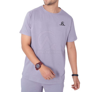 Ensemble t-shirt et short léger et respirant, idéal pour l'été et le confort quotidien - Product Image 2