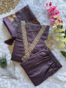 Nouveau Designer Kurti Pant Dupatta Ensemble avec Broderie Élégante Détaillant Choix Parfait pour Festive Wear Mariages Occasions Spéciales - Product Image 4