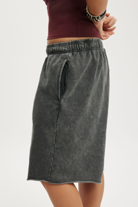 Artículo más vendido ropa casual pantalones cortos largos para mujer transpirable 100% algodón con bolsillos laterales y dobladillo crudo lavado ácido pantalones cortos para mujer - Product Image 5