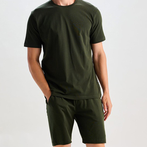 Conjunto de dos piezas de verano para hombre, novedad de 2026, colores sólidos en stock, conjuntos de camisas y pantalones cortos para hombre - Product Image 3