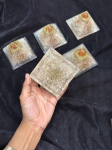 Pirámide de Orgón de Cuarzo Transparente Natural, Generador de Energía de Cristal con Bobina de Cobre para Reiki, Meditación, Sanación de Chakras y Feng Shui - Product Image 3