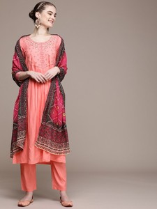 Mujeres étnicas florales yugo diseño regular puro algodón Kurta con pantalones y Dupatta indio pakistaní tradicional salwaar kameez - Product Image 2