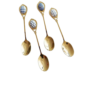 Utensilios de cocina de estilo moderno Mango con acabado dorado Juego de cubiertos de diferentes formas Fabricante Cuchara de recuerdo de metal para café Té - Product Image 4