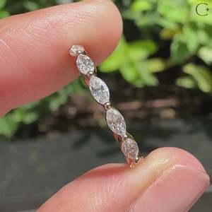Anillo de Eternidad con Diamantes Marquise, Estilo de Puntas Compartidas, Joyería de Lujo - Product Image 1