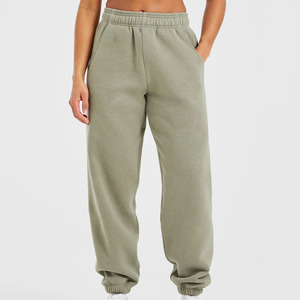 Conjunto de chándal de mujer de color oliva personalizado al por mayor, ropa de gimnasio de 2 piezas de alta calidad, Sudadera con capucha y conjunto de joggers para fitness e informal - Product Image 1