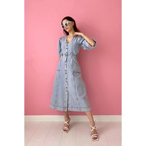 Vestido vaquero para mujer con mangas abullonadas y lavado efecto nieve, disponible al por mayor - Product Image 2