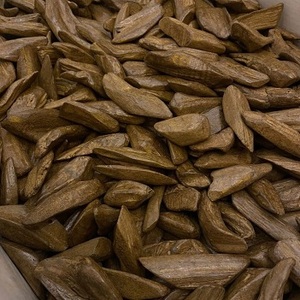 Marroki. Discover the deep, woody <b>scent</b> of Agarwood Oud. - Product Image 6