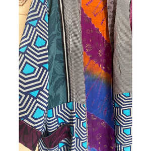 Chaqueta de Sari Azul Azteca de Seda, Tejido de Una Sola Talla - Product Image 2