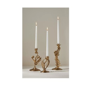 Candelabro decorativo de metal para velas, perfecto para salas de estar de granja, pasillos e interiores de inspiración rústica - Product Image 3