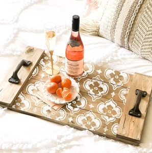 Bandeja de madera blanqueada de color con estilo de granja y asas simples perfectas para las necesidades diarias de servir o mostrar - Product Image 3